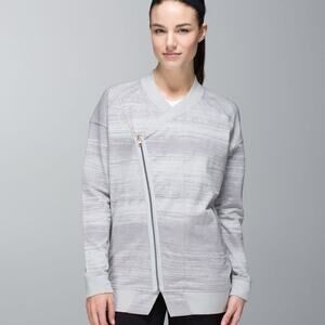 Gently used Lululemon Mula Bundle Wrap Righteous Stripe Silver Spoon sz 6